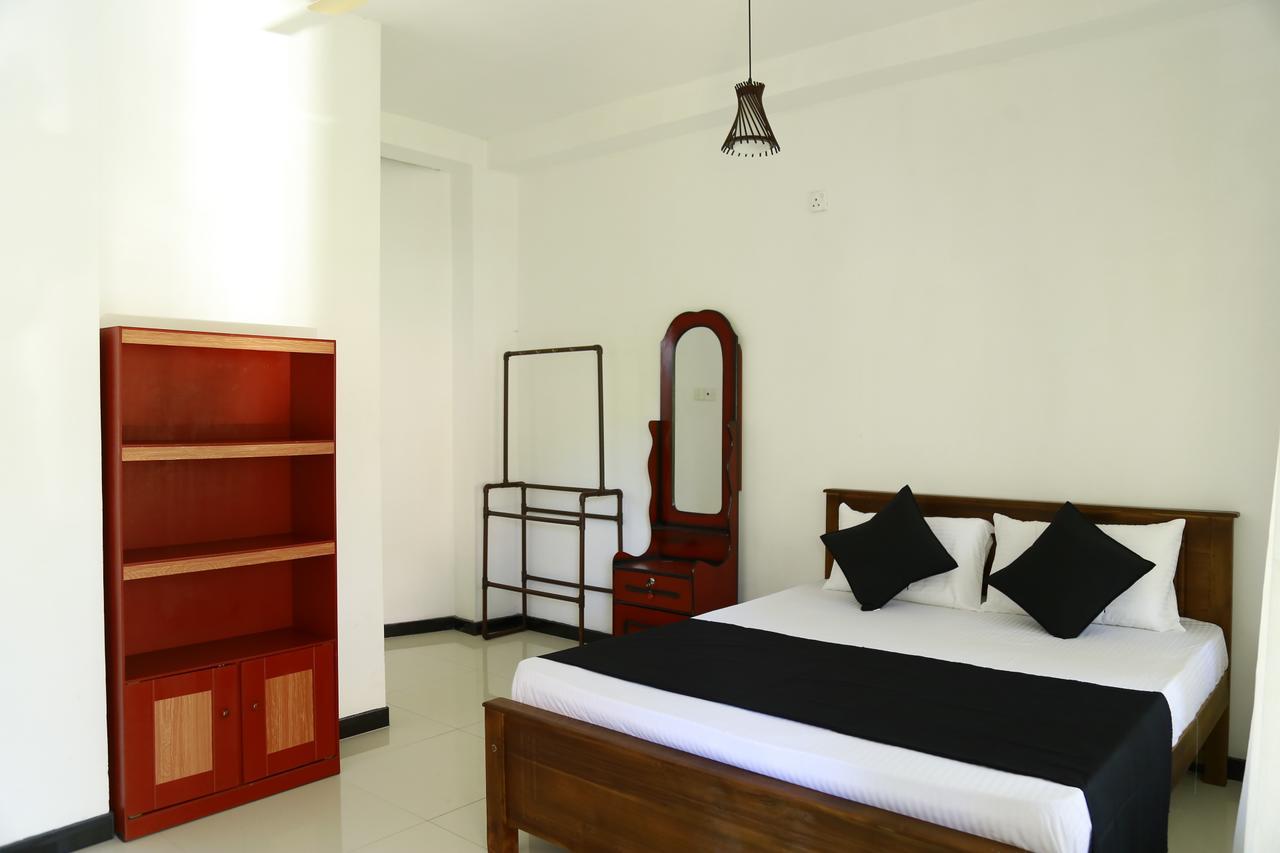 Layback Boutique Surf & Yoga Camp Sri Lanka Hostel Weligama Bagian luar foto