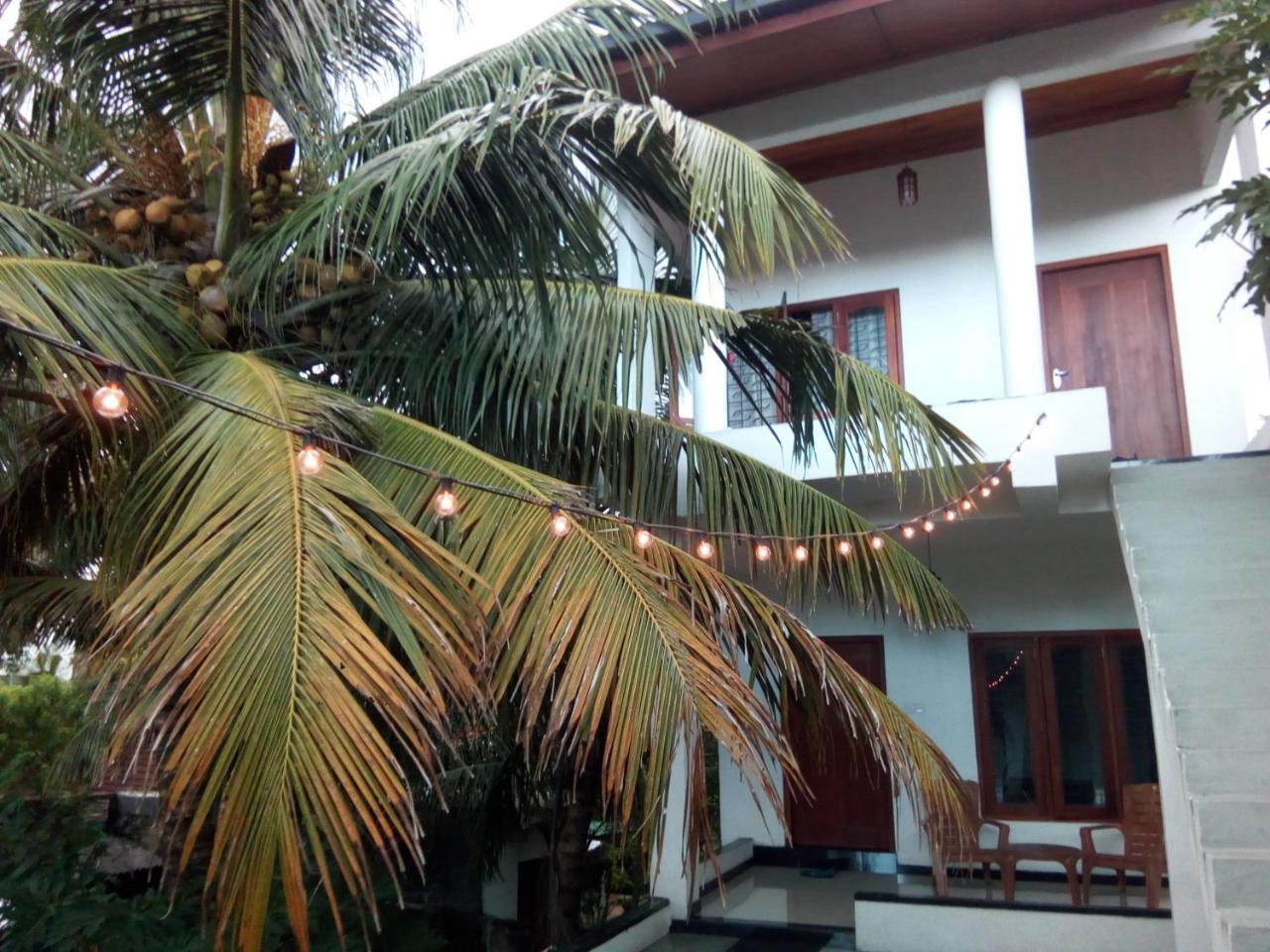 Layback Boutique Surf & Yoga Camp Sri Lanka Hostel Weligama Bagian luar foto