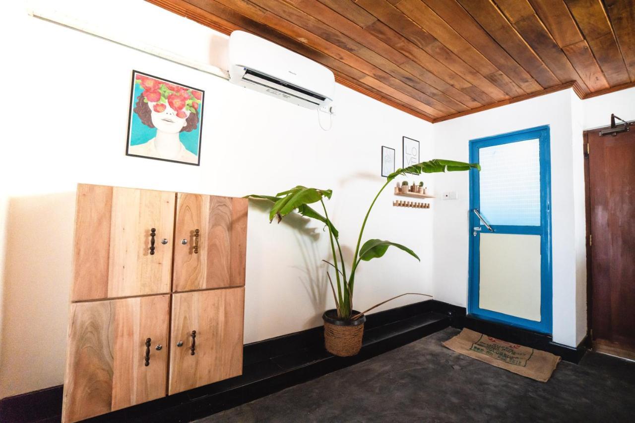 Layback Boutique Surf & Yoga Camp Sri Lanka Hostel Weligama Bagian luar foto