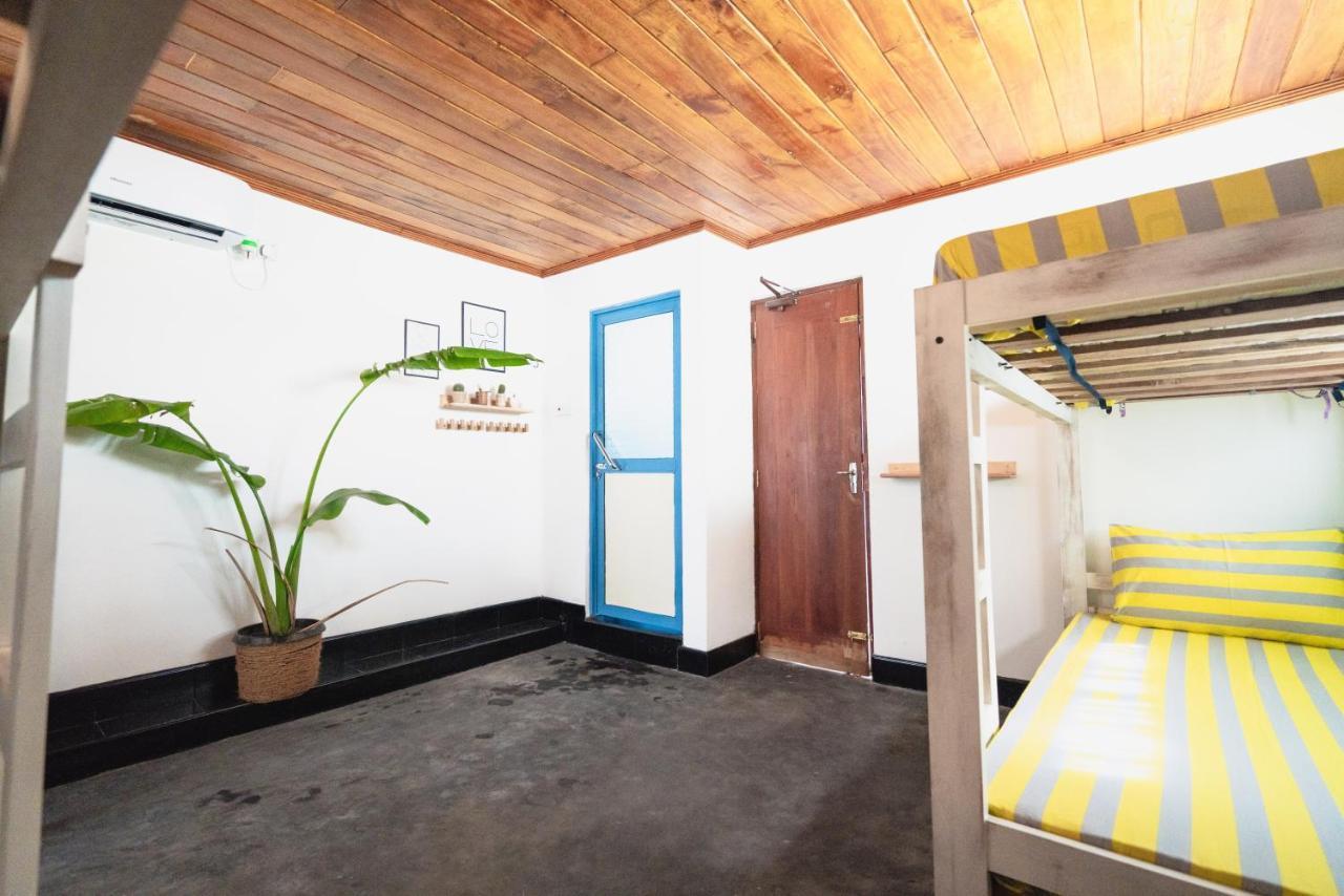 Layback Boutique Surf & Yoga Camp Sri Lanka Hostel Weligama Bagian luar foto