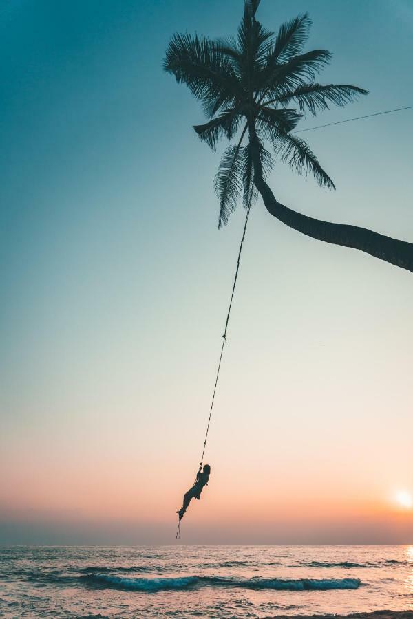 Layback Boutique Surf & Yoga Camp Sri Lanka Hostel Weligama Bagian luar foto